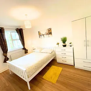 A Lovely Near Greenwich Homestay London